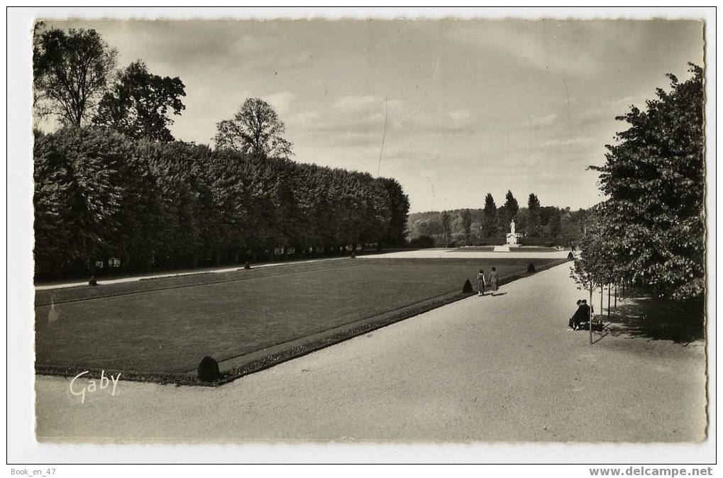 {28569} 61 Orne Laigle , Jardin Public . Editions Gaby , Animée , Circulée En 1959 ? - L'Aigle