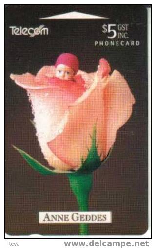 NEW ZEALAND $5  CHILD CHILDREN  "ROSEBABY" FLOWER   ANNE GEDDES   PHOTOGRAPHER   MINT GPT  NZ-A-47   SOLD AT PREMIUM - New Zealand