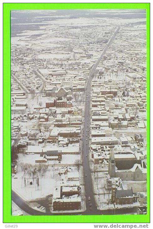 GRANBY, QUÉBEC. - VUE DE LA RUE PRINCIPALE AU COMPLET EN HIVER - - Granby