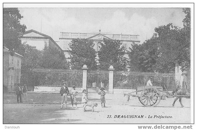 83 /*/ DRAGUIGNAN / La Préfecture / N° 23 / ANIMEE / - Draguignan