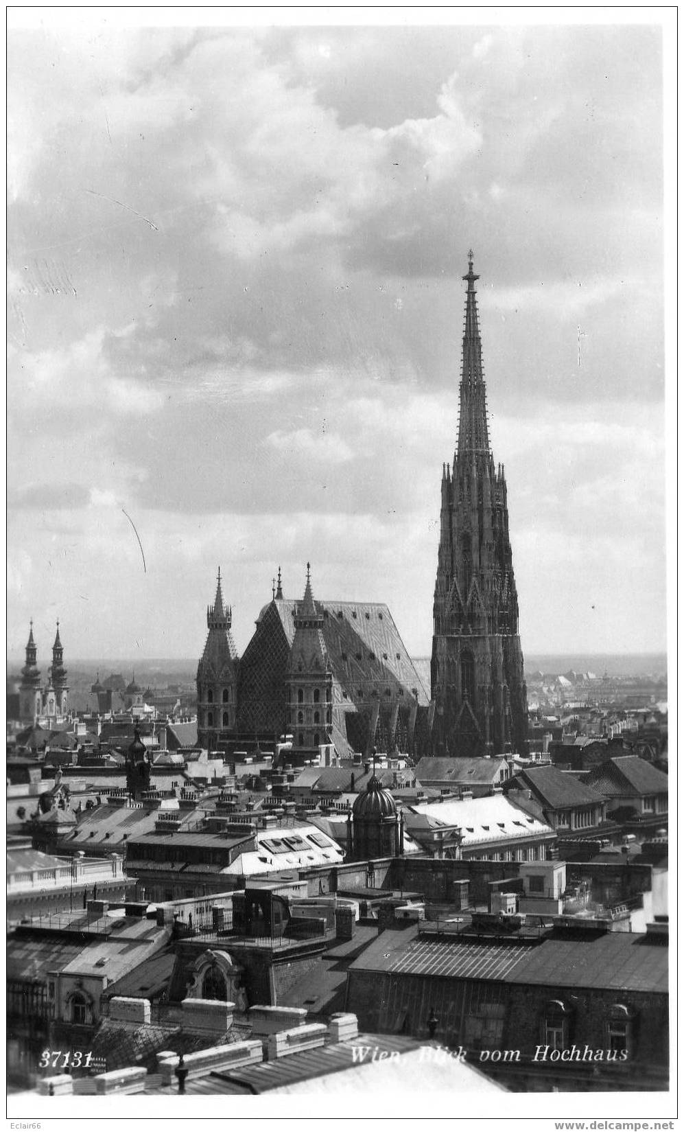 VIENNE       Blick Vom Hochhaus Auf Die Kathedrale CPSM - Kirchen