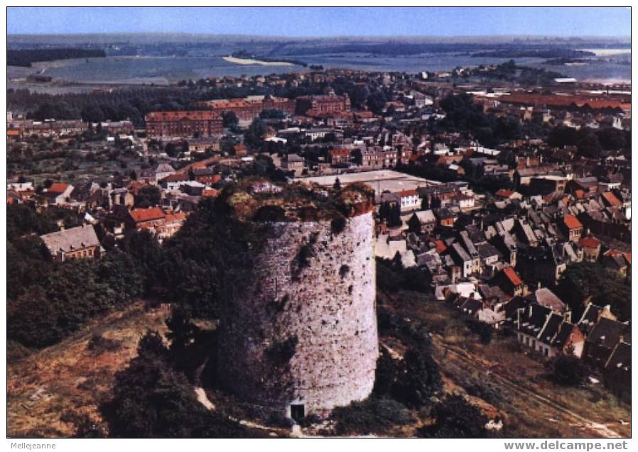 Cpsm Guise , Donjon Du Chateau Fort , Flamme Du Club Du Vieux Manoir - Guise