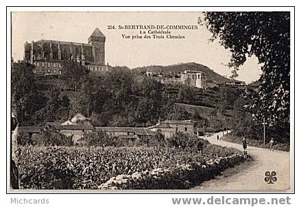 CPA 31 ST BERTRAND DE COMMINGES - La Cathedrale - Vue Prise Des Trois Chemins - Saint Bertrand De Comminges