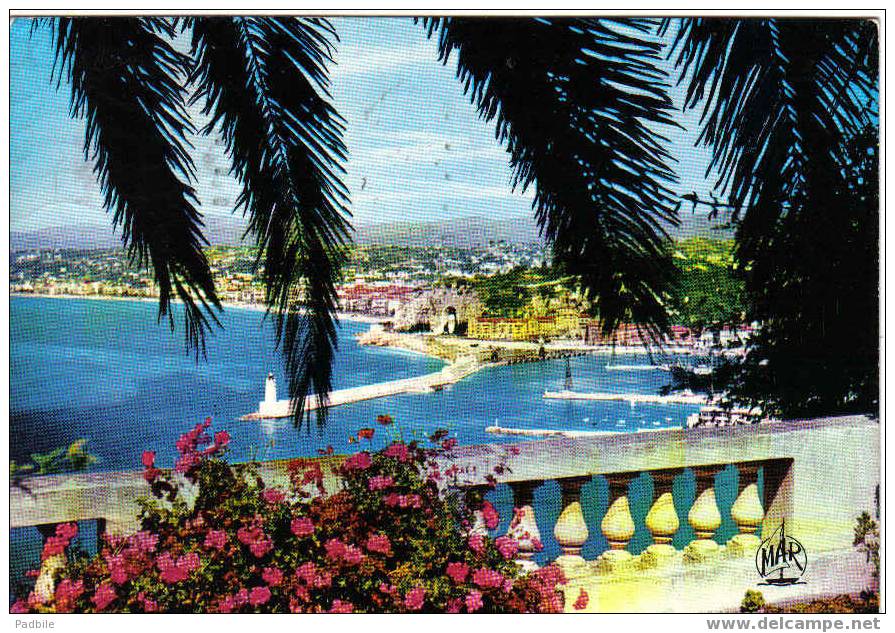 Carte Postale  De Nice - L'entrée Du Port - Transport Maritime - Port