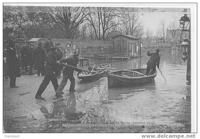 94 /*/ VAL DE MARNE / ALFORTVILLE, La Grande Crue De La Seine Janvier 1910, Marins Portant Secours Aux Habitants...** - Alfortville
