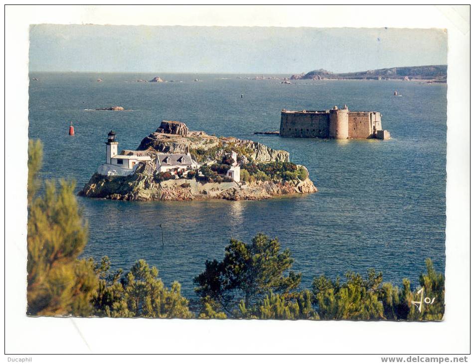 CARANTEC LE CHATEAU DU TAUREAU ET L ILE LOUET VUS DE PEN AL LANN - Carantec