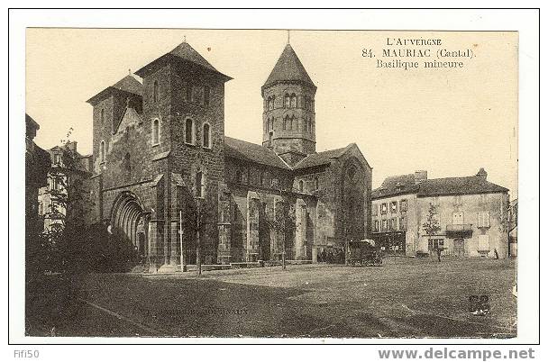 MAURIAC  Cantal -  Basilique Mineure Au Verso Un Descriptif Manuscrit  Détaillé De L'édifice - Mauriac