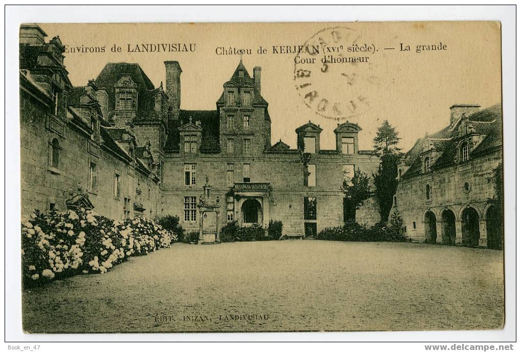 {29489} 29 Finistère Environs De Landivisiau , Château De Kerjean , La Grande Cour D' Honneur . Circulée En ?? - Landivisiau