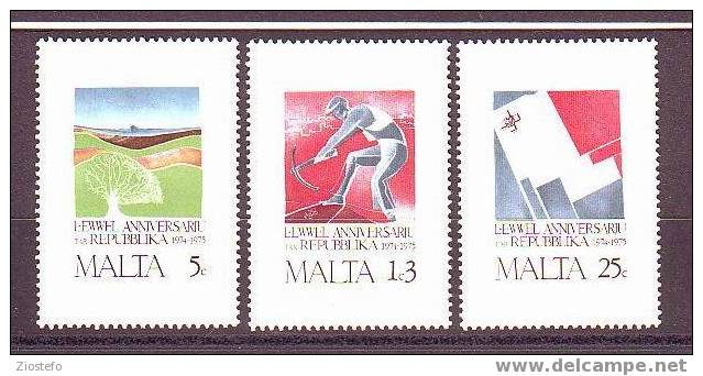 715 Malta: Republic Anniversary Yv 516/8 - Briefmarken