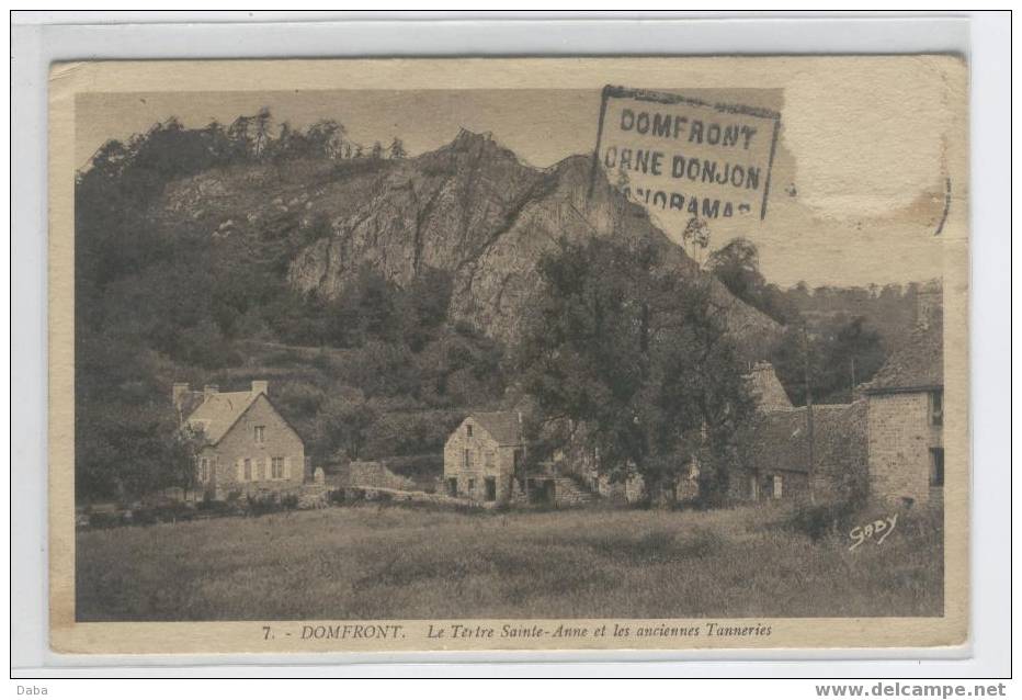 DONFRONT.  LE TERTRE SAINTE ANNE ET LES ANCIENNES TANNERIES - Domfront