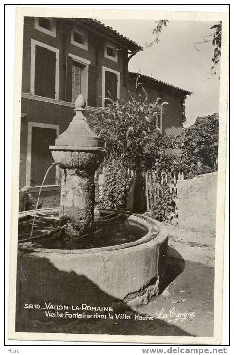 VAISON-la-ROMAINE - Vieille Fontaine Dans La Ville Haute(359) - Vaison La Romaine