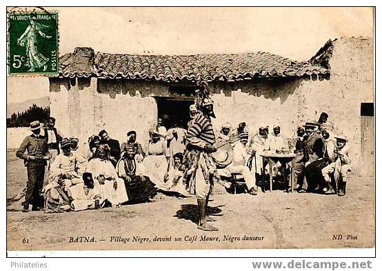 BATNA  VILLAGE NEGRE  DEVANT UN CAFE MAURE  NEGRO DANSEUR 1907 - Batna