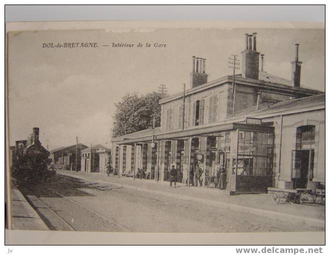 DOL - Intérieur De La Gare - Dol De Bretagne