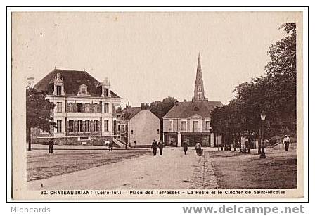 CPA 44 CHATEAUBRIANT - Place Des Terrasses - La Poste Et Le Clocher De Saint Nicolas - Châteaubriant