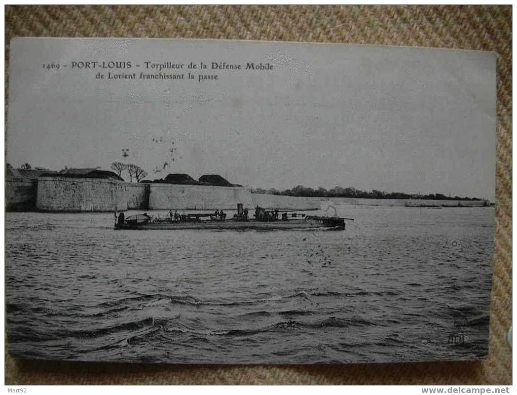 56 PORT LOUIS TORPILLEUR DE LA DEFENSE MOBILE DE LORIENT FRANCHISSANT LA PASSE - Port Louis
