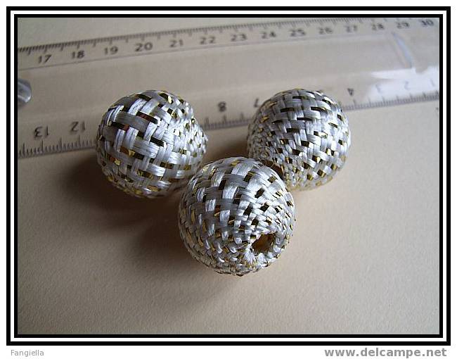 Lot De 3 Perles Indiennes Tissées Blanc Et Doré Environ 25mm - Perlas