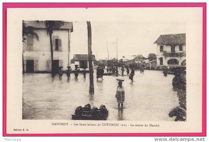 DAHOMEY  004  Les Inondations De Cotonou 1925 Le Retour Du Marché - Dahomey