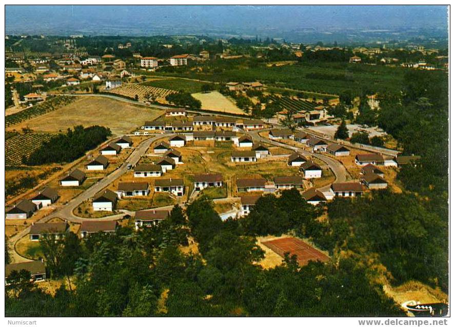 MAGNIFIQUE CPM....DE  VERNAISON .....EN VUE AERIENNE....LES ESSARDS - Autres & Non Classés