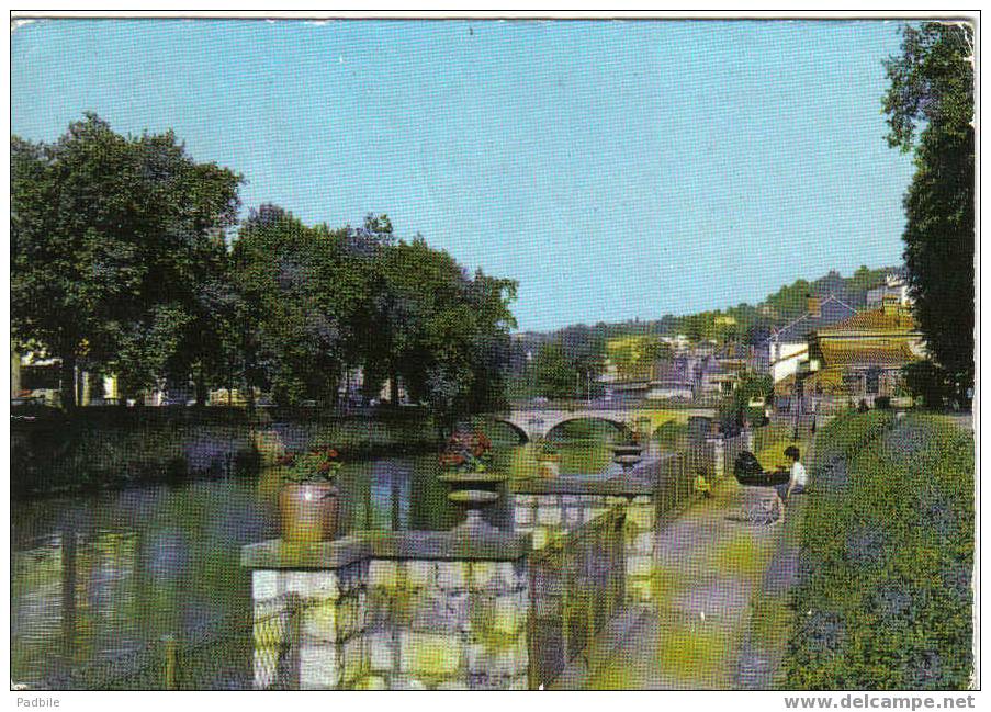 Carte Postale 46-  Figeac  Lles Bords Du Célé Animée - Figeac