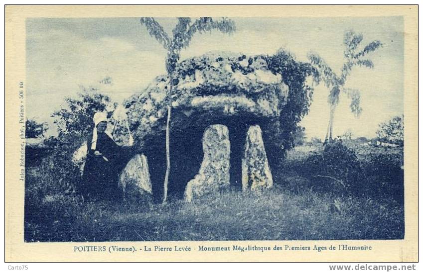 POITIERS 86 - La Pierre Levée - Monument Mégalithique - Dolmen & Menhire