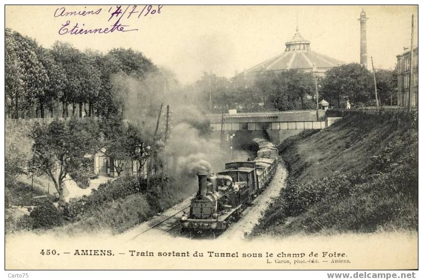 AMIENS 80 - Train Sortant Du Tunnel Sous Le Champ De Foire - Stazioni Con Treni