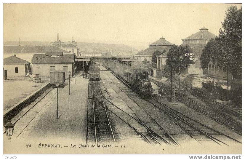 EPERNAY 51 - Les Quais De La Gare - TRAINS - Stazioni Con Treni