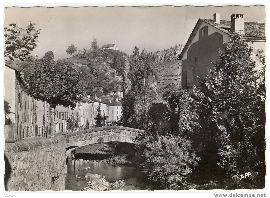 Meyrueis : Vieux Pont Sur Le Bétuzon. Au Fond, Le Rocher De La Vierge (circulée) Dentelée - Meyrueis