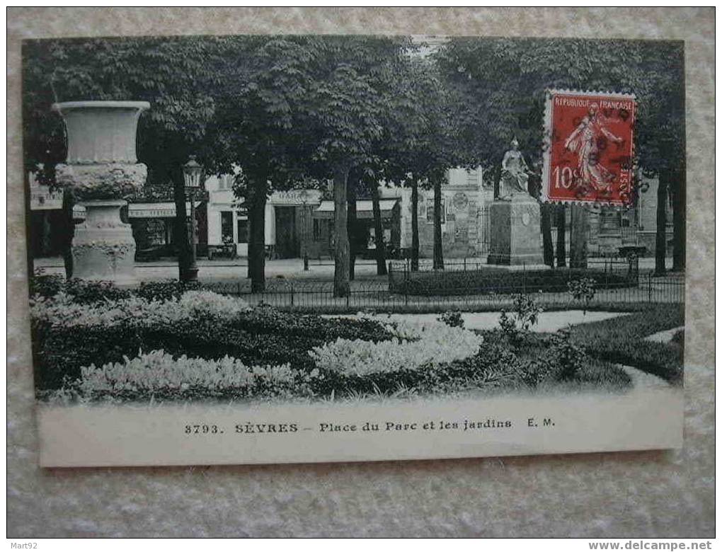 92 SEVRES  PLACE DU PARC - Sevres