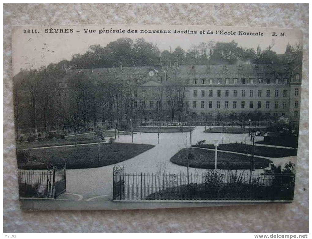 92 SEVRES  VUE GENERALE DES NOUVEAUX JARDINS ET ECOLE NORMALE - Sevres