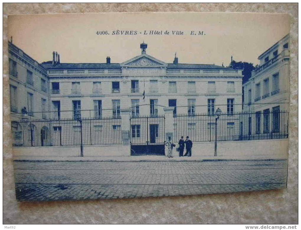 92 SEVRES  HOTEL DE VILLE ANIMEE - Sevres