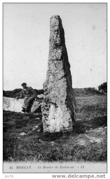 MORGAT Le Menhir De Ruillanec. - Morgat