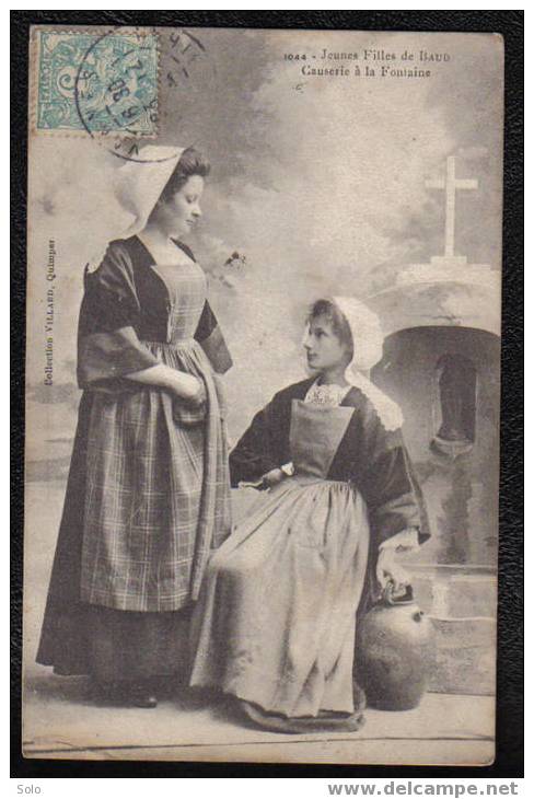 Jeunes Filles De BAUD - Causerie à La Fontaine - Baud