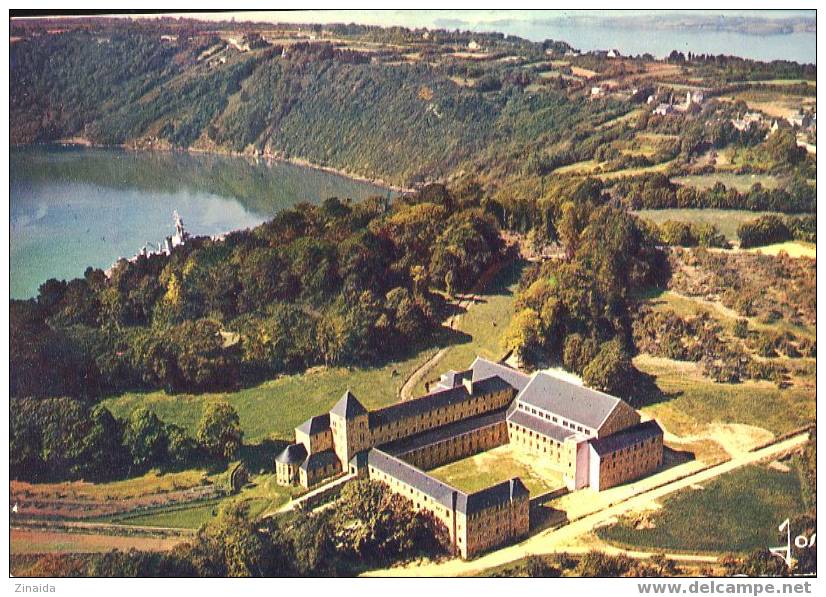 CARTE POSTALE DE LANDEVENNEC - LA NOUVELLE ABBAYE  SAINT-GUENOLE ET LANSE DE PENFORM - Landévennec