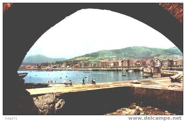 Castro Urdiales - Vista General. 1965 - Cantabria (Santander)