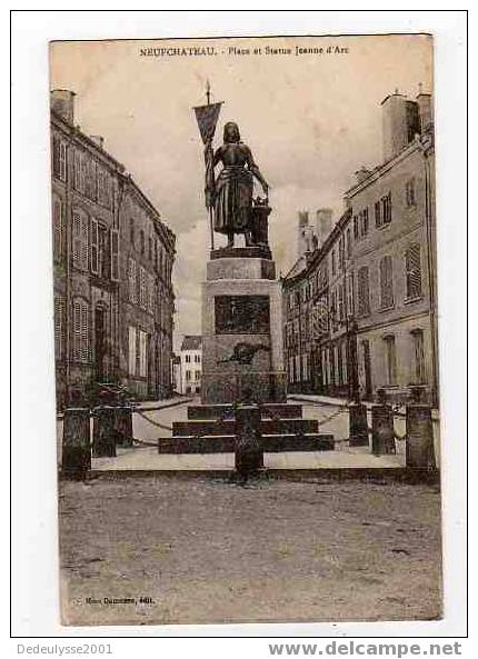 Decb  8810231  Neufchateau  Place Et Statue Jeanne D'arc - Neufchateau