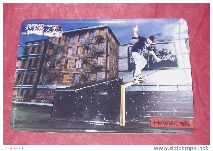 Plaque Métal "HAWK" Skateboard. - Plaques En Tôle (après 1960)