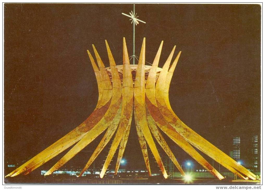 Brésil.Brasilia.catedral A Noite.vue De Nuit. - Brasilia