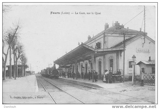 42 // LOIRE / FEURS / La Gare, Sur Le Quai / ANIMEE / Arrivée Du Train / Golzio édit / - Feurs