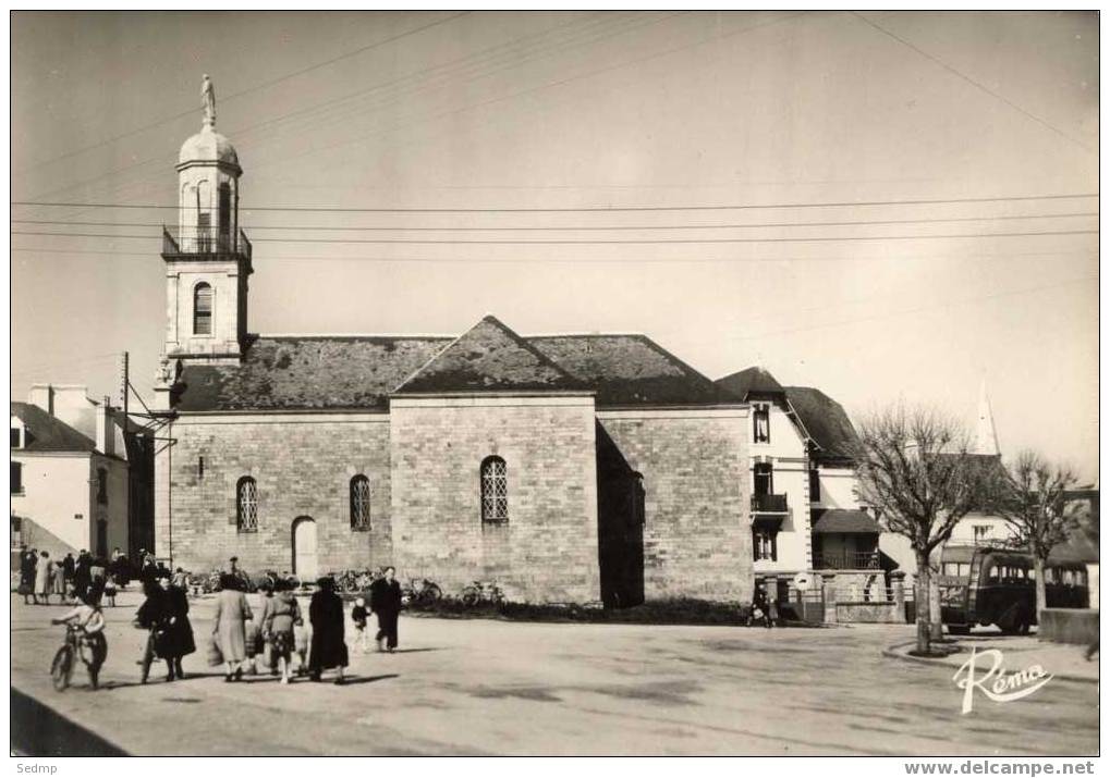 3056 - Port Louis. L'église Saint-Pierre. Autobus. Rema. - Port Louis