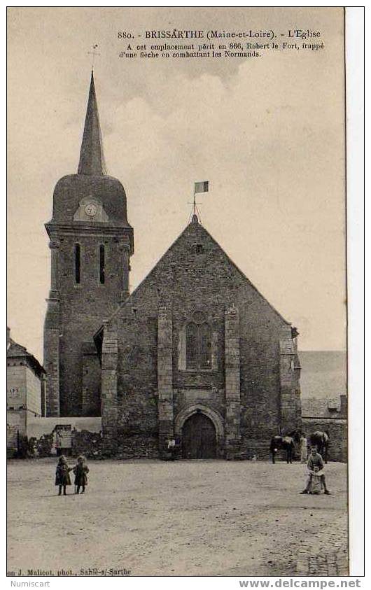 BRISSARTHE...ANIMEE.....DEVANT L EGLISE - Autres & Non Classés