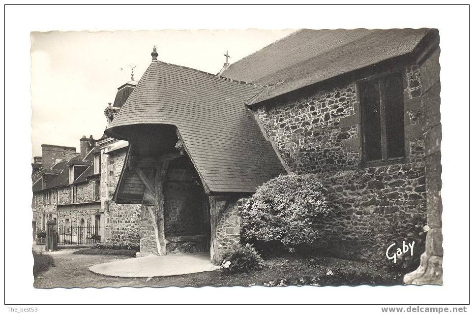 16 - Lamballe  -  Le Porche De L'Eglise St Martin - Lamballe