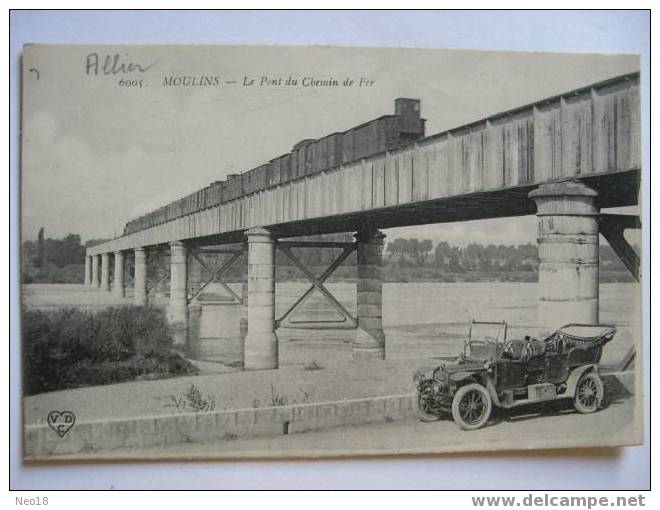 Le Pont Du Chemin De Fer. Train, Auto - Moulins