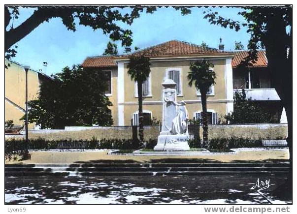 MARIGNANE MONUMENT AUX MORTS  CPSM - Marignane