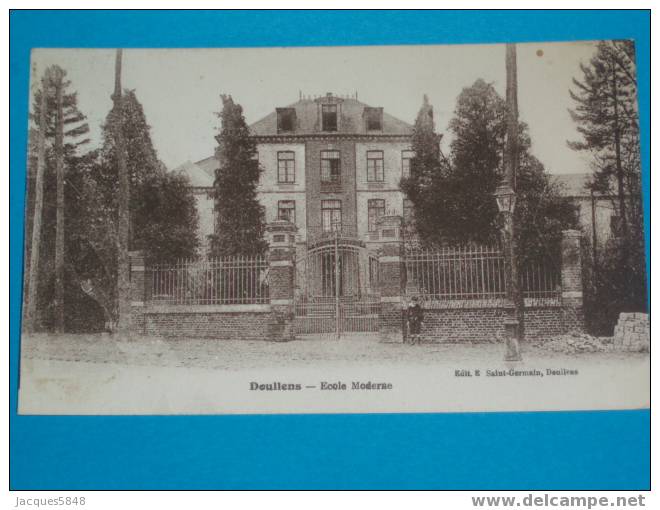 80) Doullens - Ecole Moderne-   Tres Belle Carte - Doullens