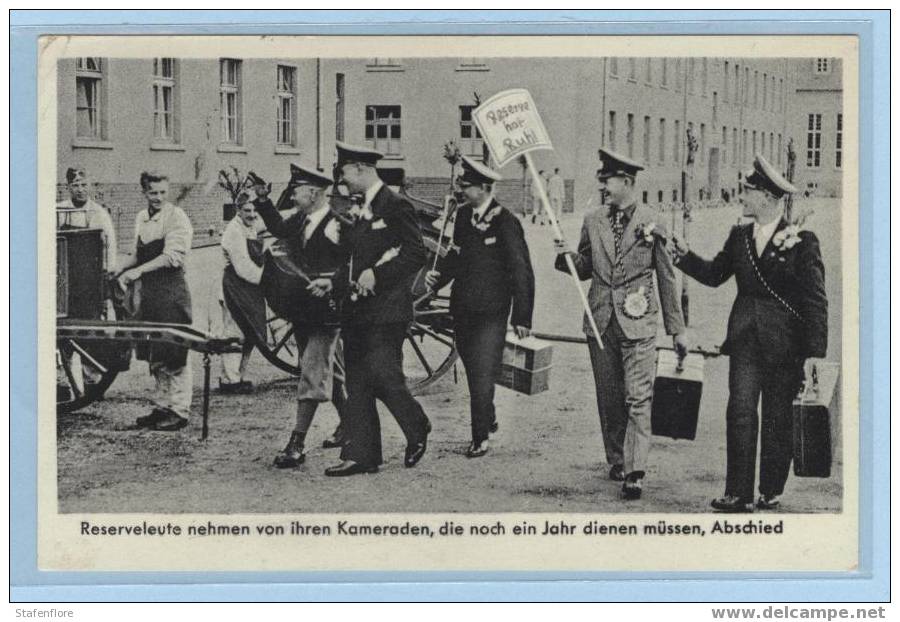 REICH , SS, WEHRMACHT MILITAIR Luchtmacht Reservisten Verlaten Het Camp Reserveleute Wehrmacht Duitsland - Charlottenburg