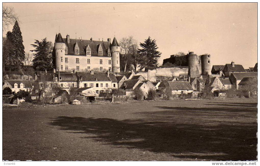 37 Montrésor - Vue D'ensemble Du Château Et Les Vieilles Tours -  (année  1955) - Montrésor