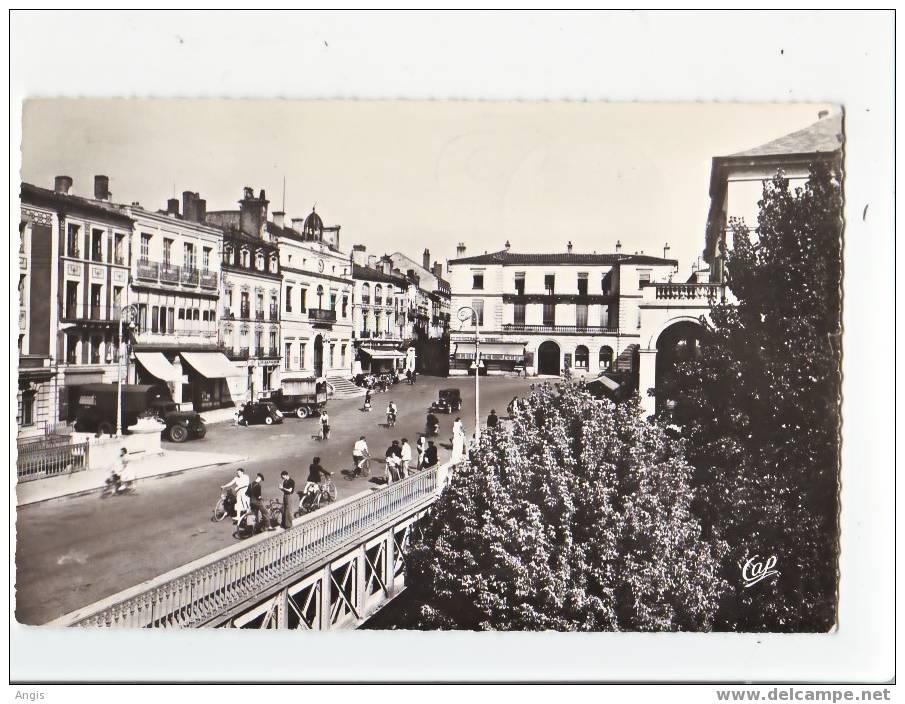 CPSM---40----Mont De Marsan ---PLACE - Mont De Marsan