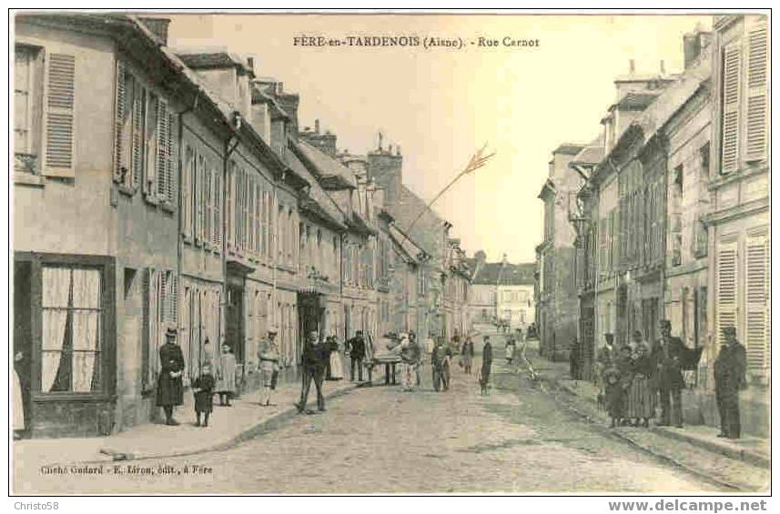 02  FERE EN TARDENOIS  Rue Carnot  Animée++ - Fere En Tardenois