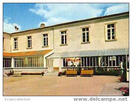 Montfaucon Sur Moine:     49     Maison De Repos Saint Charles 10 X 15 - Montfaucon