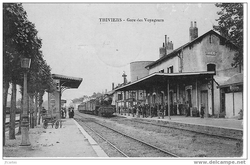24 - THIVIERS - Gare Des Voyageurs - Thiviers